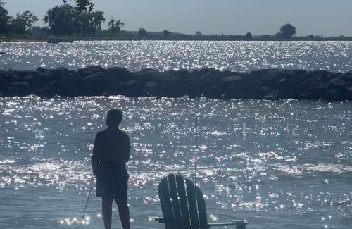 Oak Harbor House | Lake Front Cottage Perfect for Fisherman, Birders, and Family Vacations.