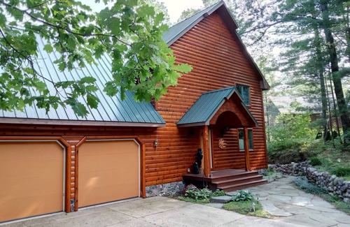 Elmira House | Lake front Custom Log home .Kayaks Loons Bald eagles fox & turkeys included.