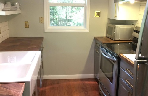 Montross House | Lake Front/Dock, HotTub, Woods, Kayaks/SUP, 3 Beaches, Fossils, Theater Room