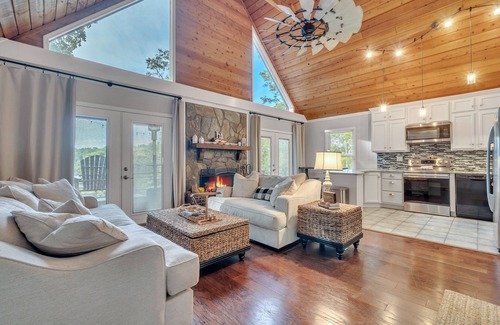 Eatonton House | Lake Front Escape from Hussle and Bussle