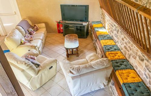 Moitron-sur-Sarthe House | Lake Front Home In Moitron-Sur-Sarthe
