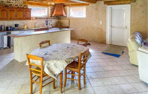 Moitron-sur-Sarthe House | Lake Front Home In Moitron-Sur-Sarthe