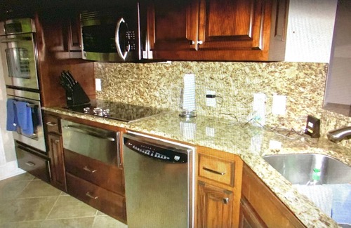 Gumlog House | Lake Front Home. 3 Large Living Spaces. Screened Porches. Pet Friendly.