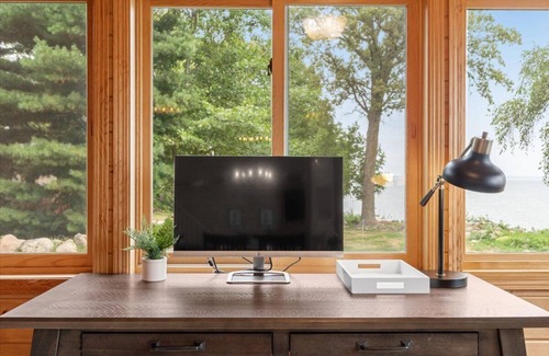 Aitkin House | Lake front home on beautiful Lake Mille Lacs with a 210 degree view of the lake.