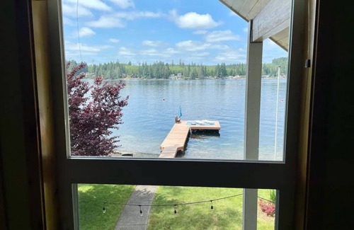 Grapeview House | Lake Front Home on Mason Lake W/Private Dock
