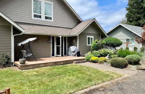 Grapeview House | Lake Front Home on Mason Lake W/Private Dock