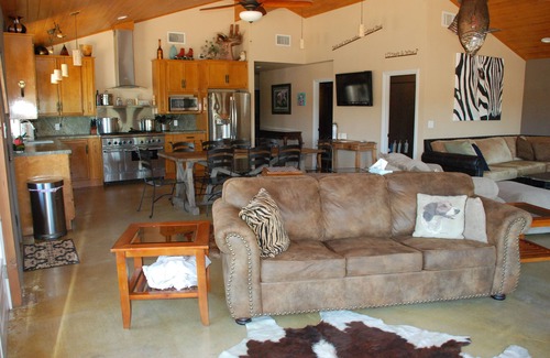 Paso Robles House | Lake front home private dock