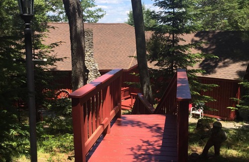 Madison House | Lake Front House ~ Fire pit ~ Canoes/Kayaks ~ Large Deck ~Grill - Secluded Beach