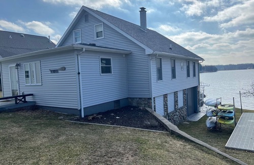 Mecosta House | Lake Front House on Tri-Lakes, championship golf, kayaks, paddle boards, pontoon