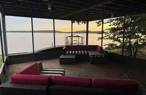 Checotah House | Lake Front House with Private Dock and boat rental available! Lake Eufala
