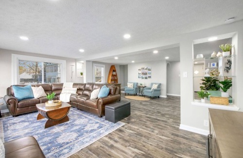 Portage Lakes Apartment | Lake Front|Kayaks|Huge Game Room|Sleeps 8