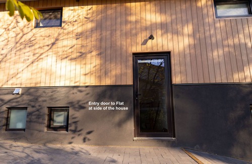 East Jindabyne Apartment | Lake Front Living New and Cosy seperate ground floor appartment