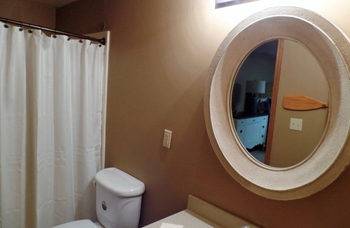 Vonore Cabin | Lake Front Lodge With Beautiful Lake Views And 5 Bedrooms And 5 Bathrooms.
