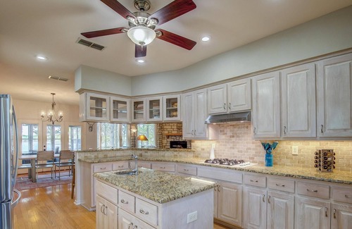 Emory House | LAKE-FRONT on LAKE FORK!!