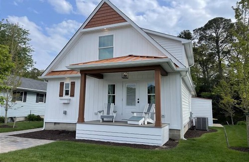 Country Club Estates House | Lake Front Pet Friendly Rehoboth Beach Home Sleeps 8