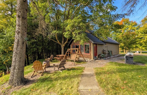Bemidji House | Lake front, pool, beach, kayaks, canoes, resort amenities included