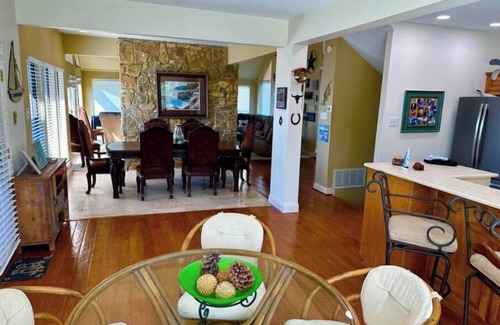 Pottsboro House | Lake Front, Pool & Sunset Island Views- Lake Texoma HEAVENLY!