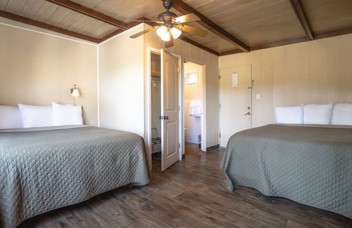 Royal House | Lake Front Room on Lake Ouachita!