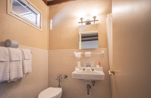 Royal House | Lake Front Room on Lake Ouachita!