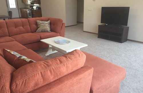 Wall House | Lake Front Spacious 3 Bdrm Rental on Silver Lake -Steps to the Beach