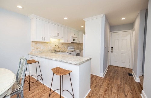 Henrico House | LAKE FRONT WITH GORGEOUS VIEWS & SPACIOUS BACKYARD + LOTS OF AMENITIES