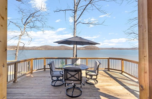 Stewart House | Lake front with private dock & boat ramp