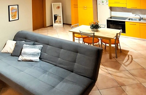 Lazise Apartment | Lake Garda comfortable three-room apartment sleeps 4 with wi-fi and smart TV
