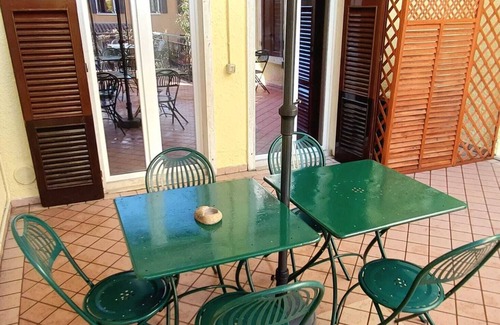 Lazise Apartment | Lake Garda comfortable three-room apartment sleeps 4 with wi-fi and smart TV