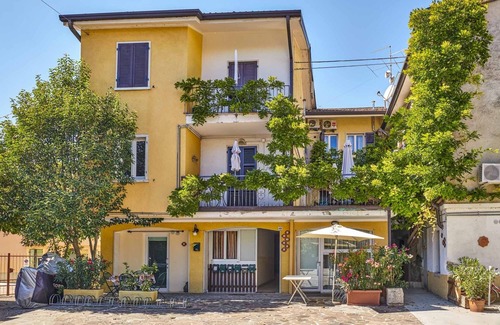 Lazise Apartment | Lake Garda comfortable three-room apartment sleeps 4 with wi-fi and smart TV