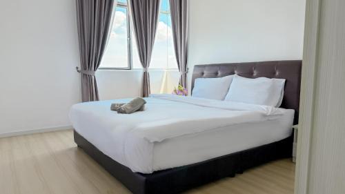 Larut Apartment | Lake Garden View Homestay with Pool and Netflix