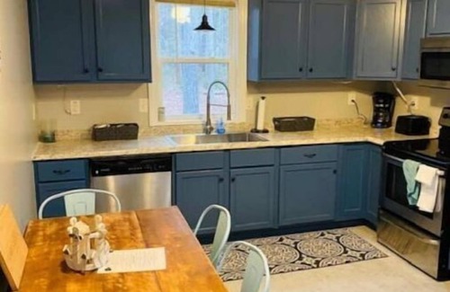 Macon House | Lake Gaston Offshore Oasis! Cabin on huge property