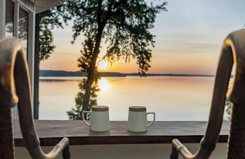Henrico House | Lake Gaston's Million Dollar Baby!nEpic Dock w/Bar, TV, Private Beach, Sleeps 14