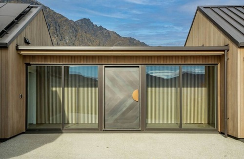 Jacks Point House | Lake Gazing Luxe @ Jack's Point - Lake - Ski Views
