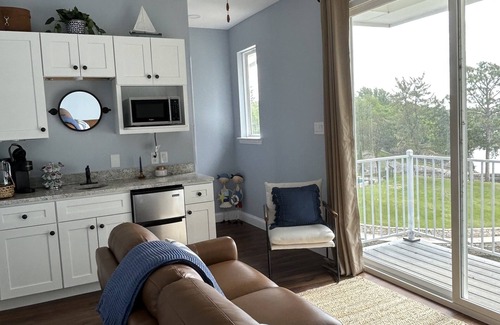 Granbury Cottage | Lake Granbury Cottage, Just steps from the historic square!
