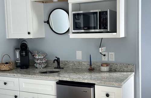 Granbury Cottage | Lake Granbury Cottage, Just steps from the historic square!