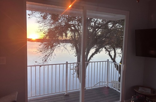Granbury Cottage | Lake Granbury Cottage, Just steps from the historic square!