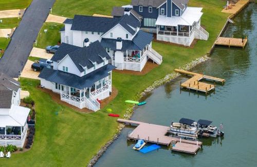Dadeville House | Lake Happy