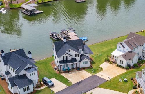 Dadeville House | Lake Happy