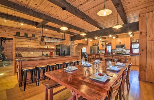 Westminster Cabin | Lake Hartwell Area Cabin w/Community Pool Access!