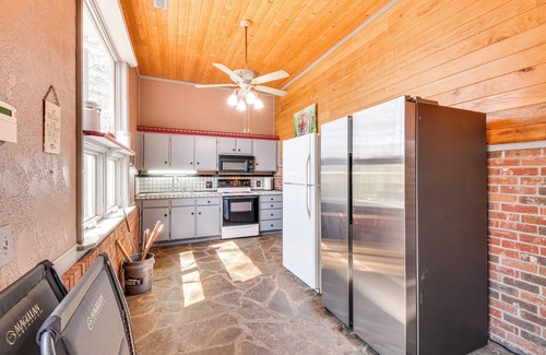 Westminster House | Lake Hartwell Haven w/Boat Dock in Westminster!