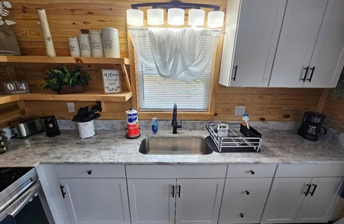 Tunnel Hill Cabin | Lake Haven Cottage-Lake front