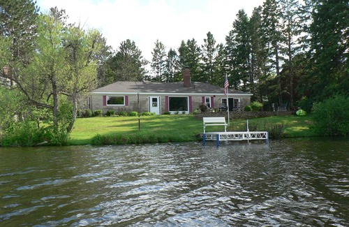 Hayward House | Lake Hayward. Private Lakefront Within Walking Distance To Downtown Hayward