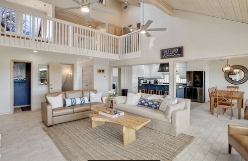 Palo Pinto County House | Lake Home with Private Pool, Games, Views! 100 yds to Marina w boat launch!