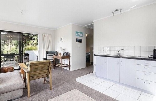 Okere Falls Cottage | Lake House and Studio - Lake Rotoiti Holiday Home