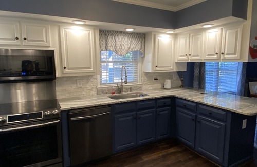 Henrico House | Lake House home year round with all of the amenities. Pos avail Pontoon boat.
