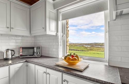 Ballyconneely Ski Chalet | Lake House Mannin, holiday maker’s paradise