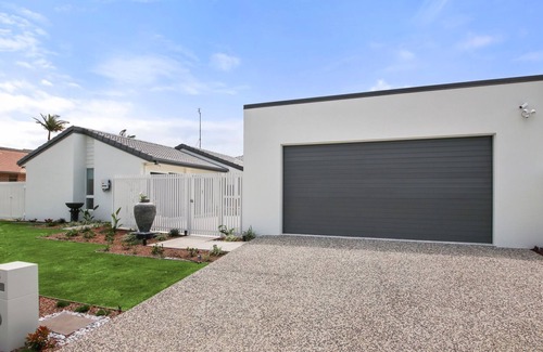 Pelican Waters House | Lake House On Magellan 58 Ramsay Crescent