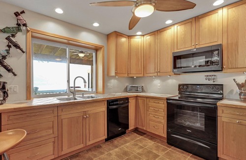 Pequea House | LAKE HOUSE SOUTHnWaterfront Retreat with DOCKAGE on Susquehanna River & HOT TUB