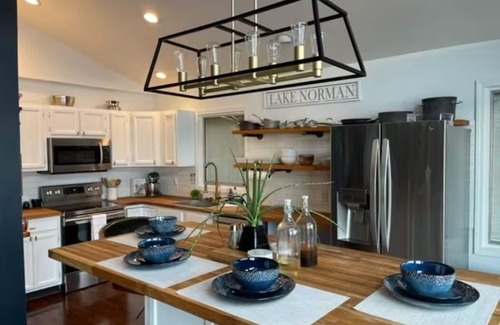 Sherrills Ford House | Lake House w/private dock, gym, and hot tub