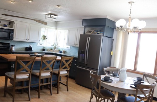 McLean County House | Lake house with Heated Pool. Minutes to Prime Fishing!
